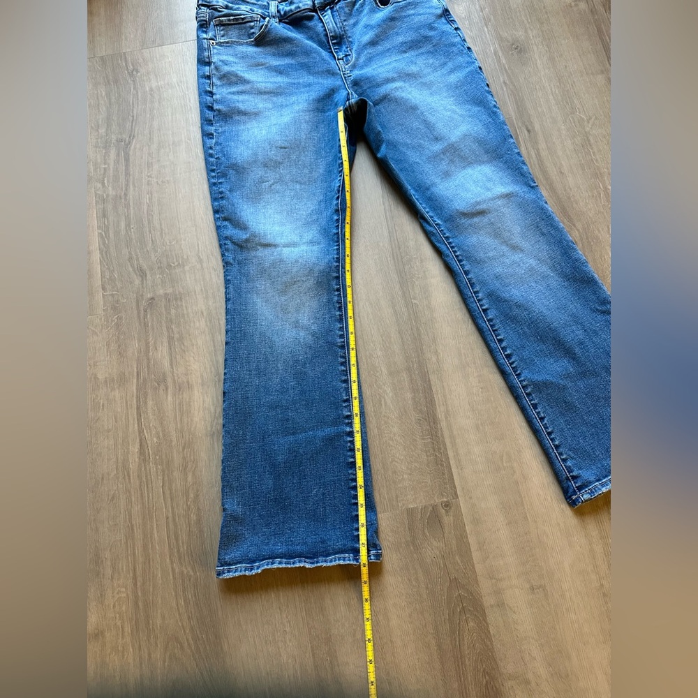American Eagle Outfitters High Wasted Blue Flare Jeans - Size 14 short - Picture 3 of 7